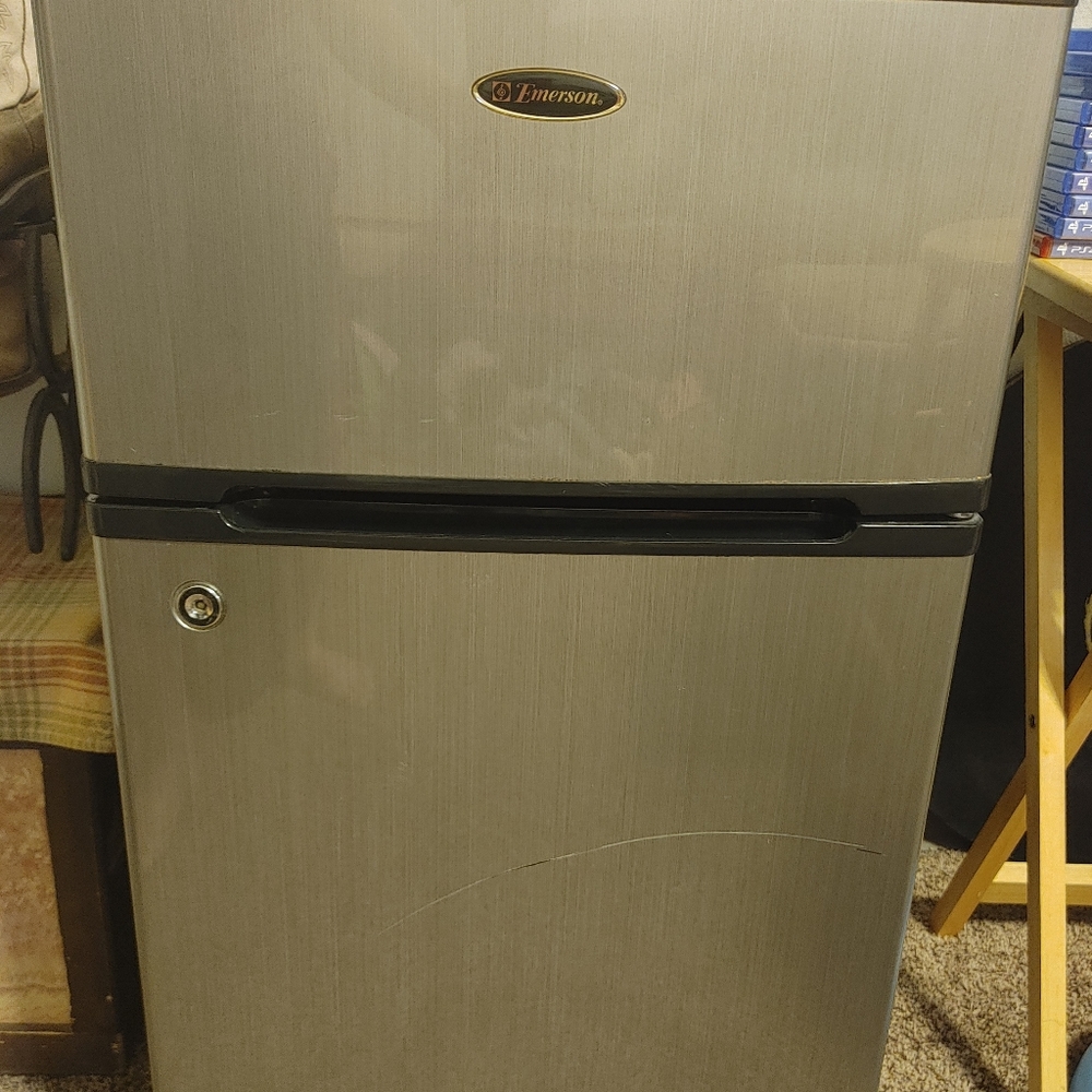Mini fridge/feezee. - Picture 4 of 4